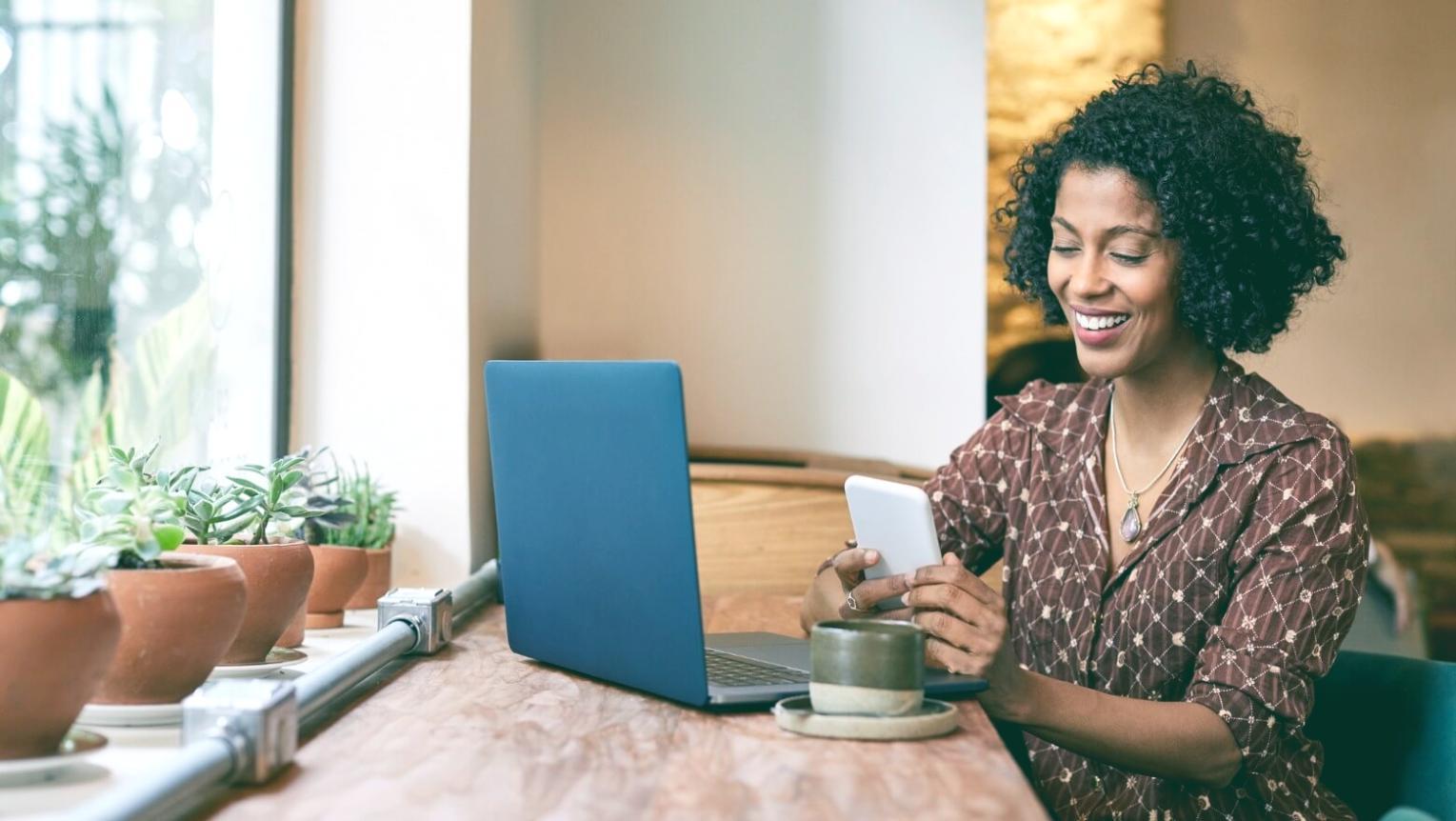 Groupe de travail collaboratif lors d'une session de formation